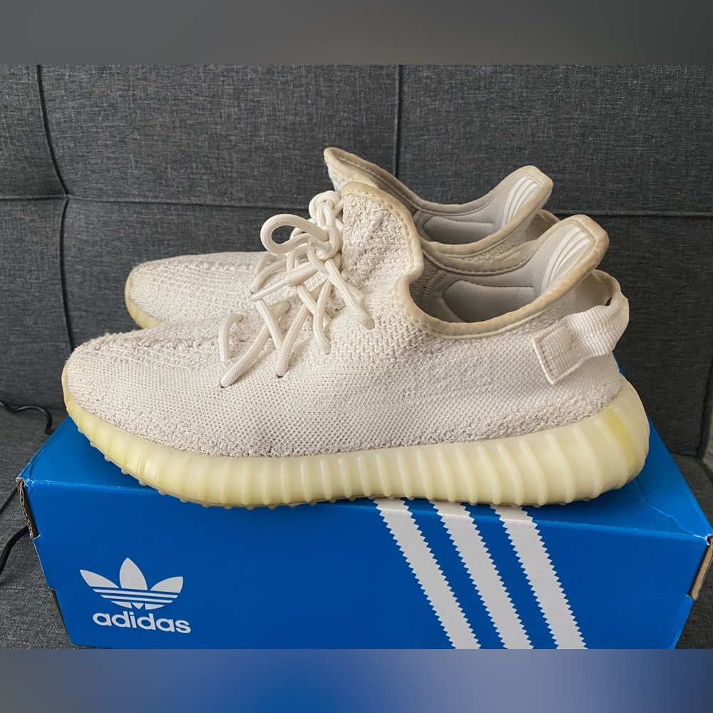 Adidas Yeezy White Mens size 9 (Don’t have the OG box)